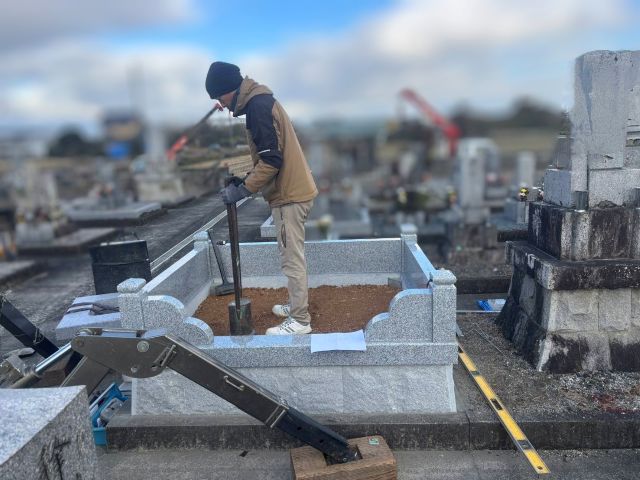 海津市岡区墓地　お墓リフォーム　⑥愛媛県産大島石の墓石建立